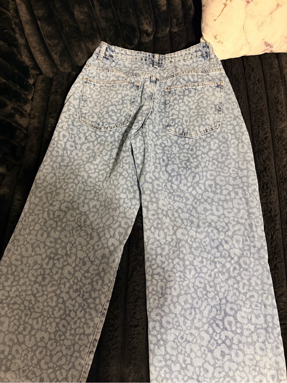 Nasty Gal Light Blue Leopard Wide-Leg Jeans - Picture 9 of 9